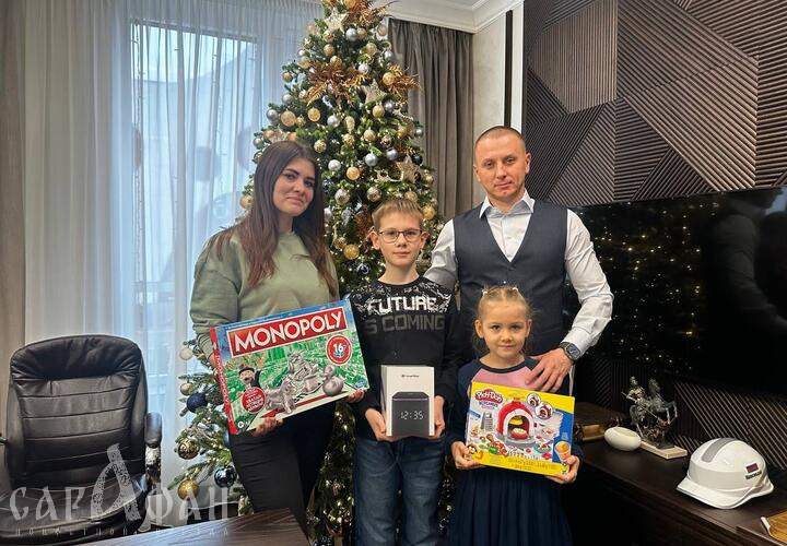 Дети героя: депутат городской Думы Краснодара Андрей Анашкин поздравил семью погибшего на СВО бойца
