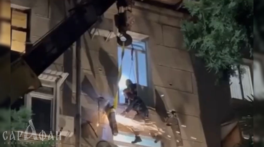 В Сочи при обрушении балкона многоэтажки погибли люди. Следователи возбудили уголовное дело