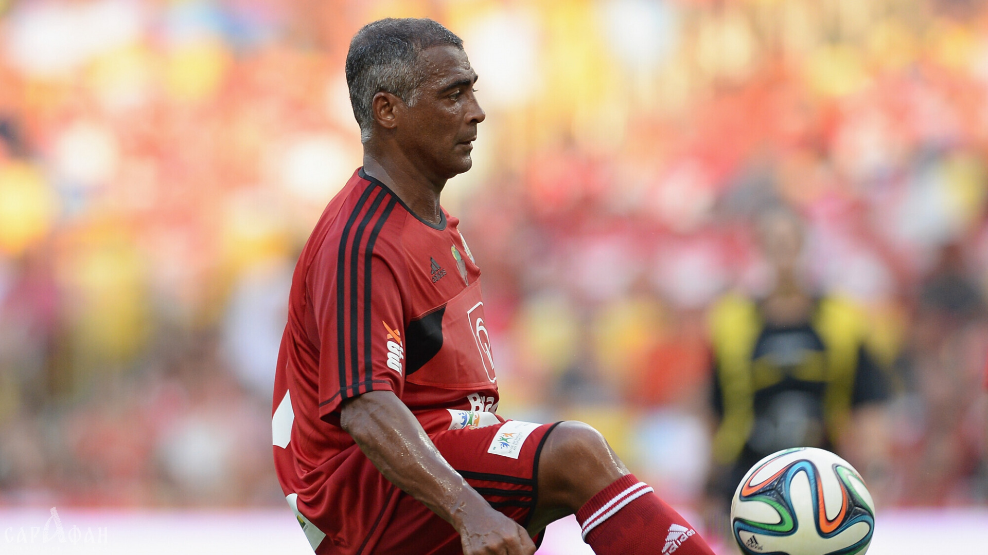 Бразильский футболист Ромарио возобновил карьеру в 58 лет, чтобы сыграть со своим сыном